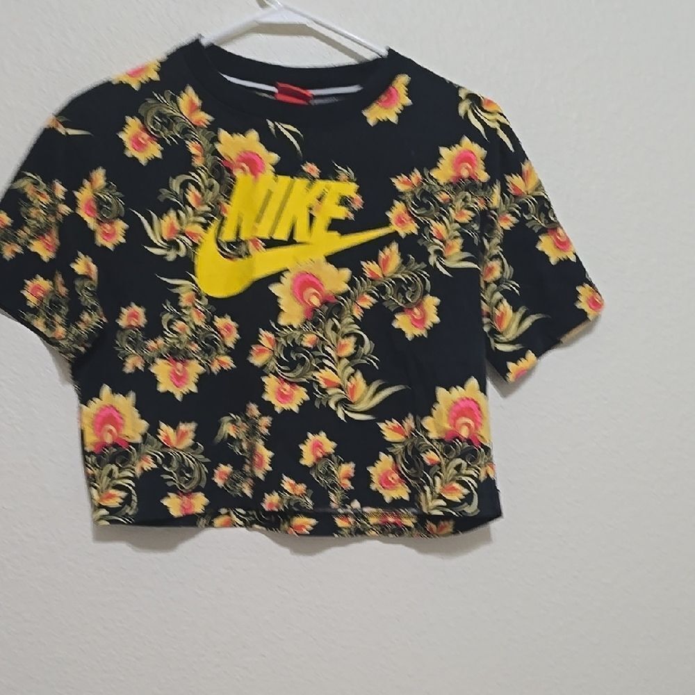 Nike Black and Yellow Crop Top size medium